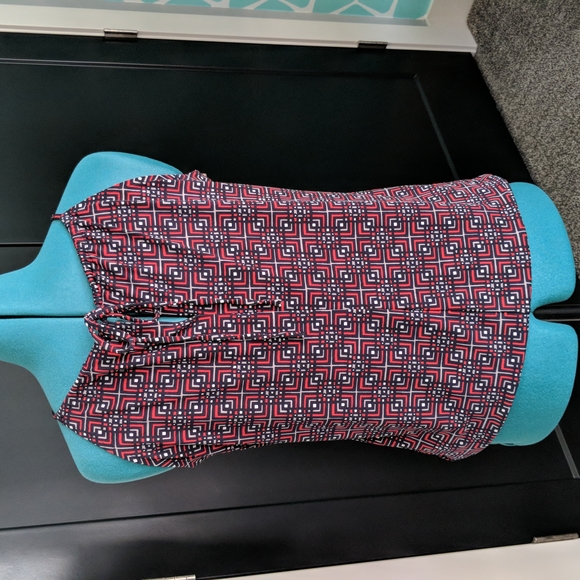 **Banana Republic** Key Hole Geometric Top - Picture 3 of 5